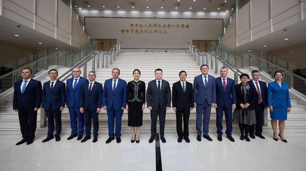 Trong khuôn khổ chuyến thăm chính thức Trung Quốc, Chánh án Tòa án Tối cao Nga Igor Krasnov đã đến Thượng Hải và tìm hiểu hoạt động của các cơ quan xét xử tại địa phương.  - Sputnik Việt Nam