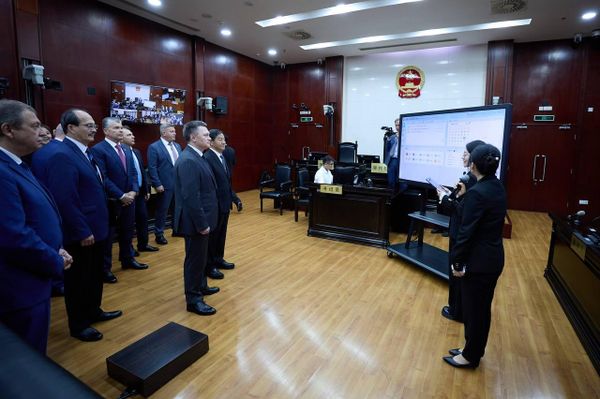 Trong khuôn khổ chuyến thăm chính thức Trung Quốc, Chánh án Tòa án Tối cao Nga Igor Krasnov đã đến Thượng Hải và tìm hiểu hoạt động của các cơ quan xét xử tại địa phương.  - Sputnik Việt Nam