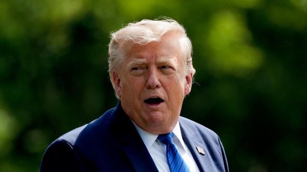 President Donald Trump departs following a cabinet meeting at Camp David, near Thurmont, Md., Friday, July 31, 2026 - Sputnik Việt Nam