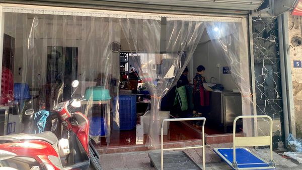 Bếp ăn của Công ty TNHH Mai Phương - đơn vị cung cấp suất ăn bán trú cho Phân hiệu Di Trạch của Trường Tiểu học Hoài Đức.  - Sputnik Việt Nam