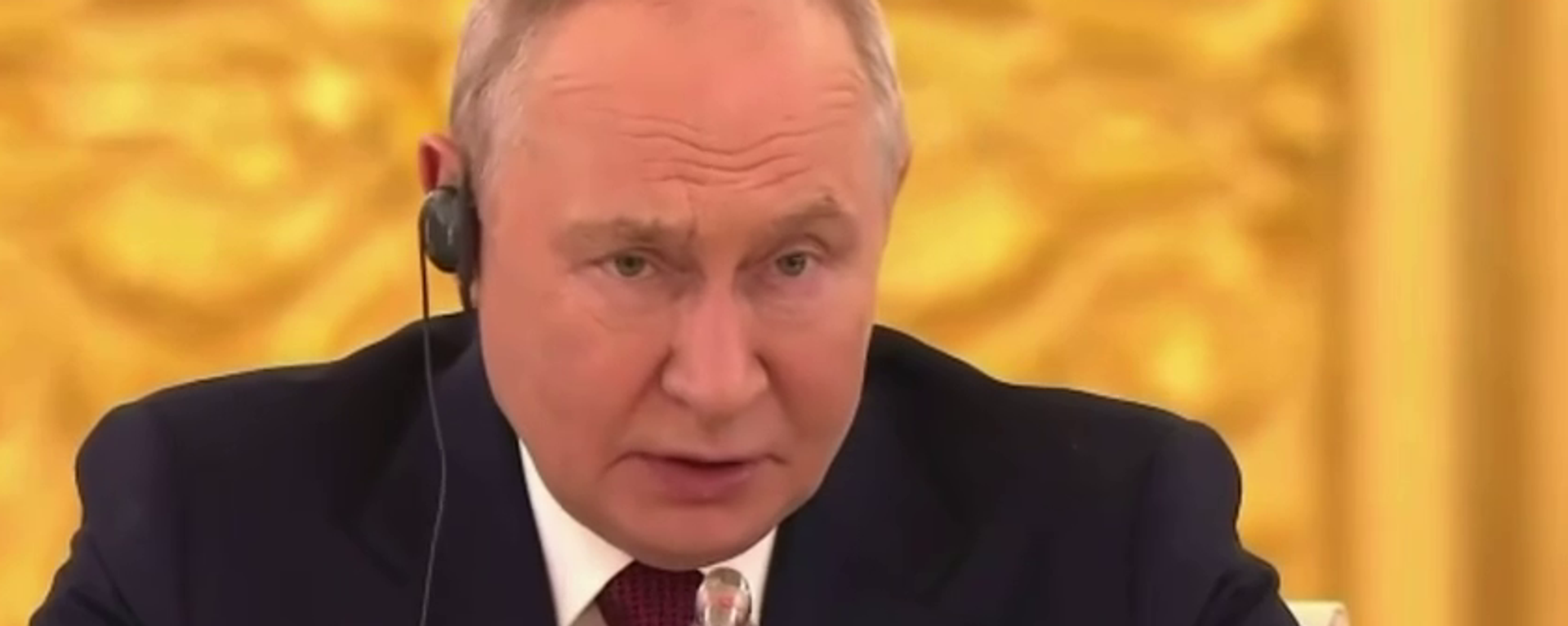 Tổng thống Putin: LLVT Ukraina gài mìn trên đường tới Aleshki, thực sự tạo ra thảm họa nhân đạo - Sputnik Việt Nam, 1920, 29.10.2026