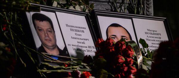 Chân dung các liệt sỹ Nga hy sinh tại Syria. Trung tá Oleg Peshkov và thủy thủ Aleksandr Pozynich. - Sputnik Việt Nam