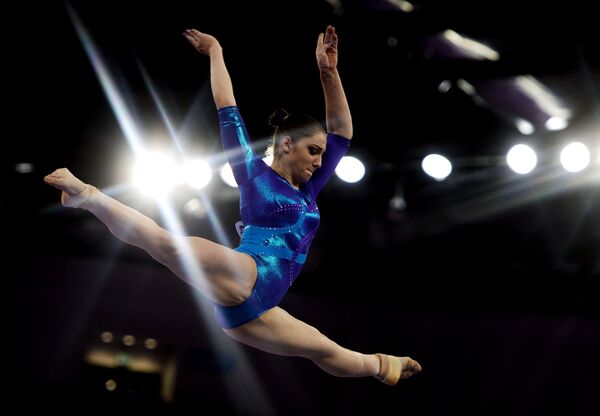 Đại diện Nga -Aliya Mustafina - trình diễn phần thi cá nhân tại Đại hội Thể thao châu Âu I (Baku – Azerdbaijan) - Sputnik Việt Nam