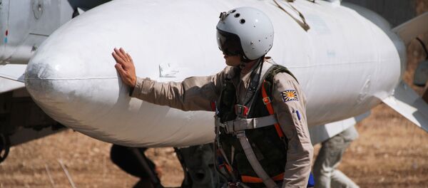 Phi công Nga trước giờ xuất kích tại căn cứ không quân Hmeymimở Syria - Sputnik Việt Nam