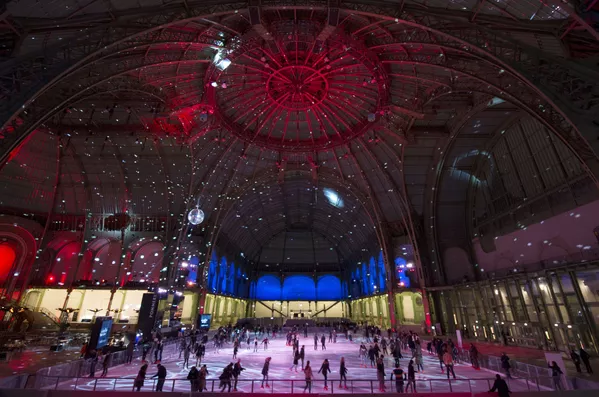 Sân trượt băng tại Grand Palais, Paris Sân trượt băng tại Grand Palais, Paris - Sputnik Việt Nam