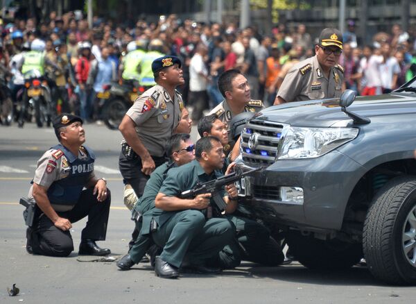 Cảnh sát tại hiện trường vụ nổ ở Jakarta - Sputnik Việt Nam