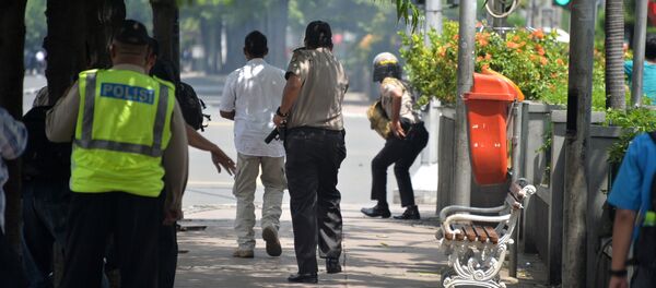 Cảnh sát tại hiện trường vụ nổ ở Jakarta - Sputnik Việt Nam