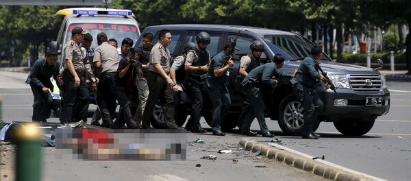 Cảnh sát tại hiện trường vụ nổ ở Jakarta - Sputnik Việt Nam