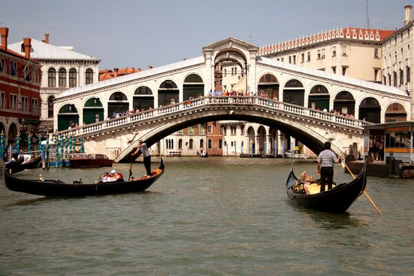 Cầu Rialto ở Venice. - Sputnik Việt Nam