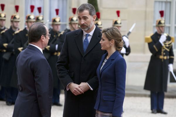 Tổng thống Pháp Francois Hollande, vua Tây Ban Nha Felipe VI và Nữ hoàng Letizia tại Cung điện Elysee ở Paris - Sputnik Việt Nam