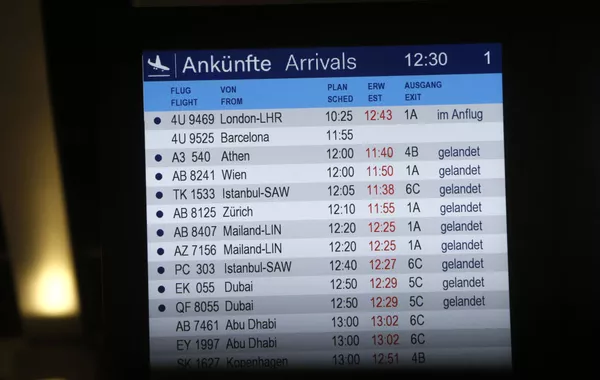 Bảng thông báo máy bay đến của sân bay Düsseldorf Bảng thông báo máy bay đến của sân bay Düsseldorf - Sputnik Việt Nam