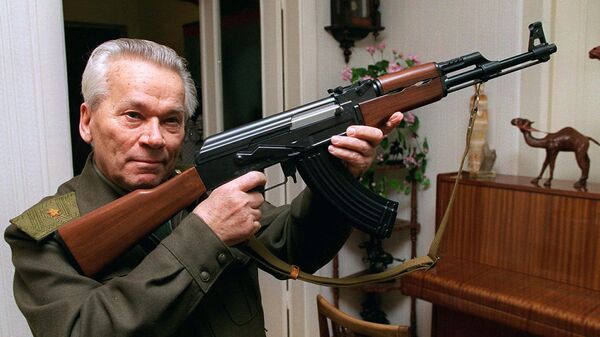 Mikhail Kalashnikov và AK-47 - Sputnik Việt Nam