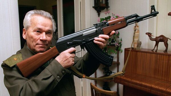 Mikhail Kalashnikov và AK-47 - Sputnik Việt Nam