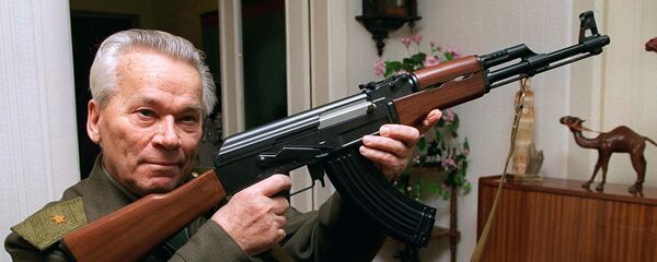 Mikhail Kalashnikov và AK-47 - Sputnik Việt Nam
