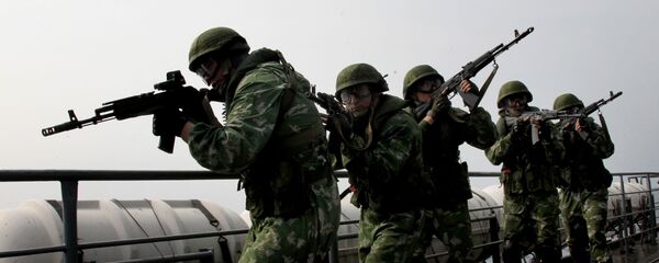 Морские пехотинцы ВМС Тихоокеанского флота на совместных военно-морских учениях Тихоокеанского флота России и ВМС Китая Морское взаимодействие-2013 - Sputnik Việt Nam