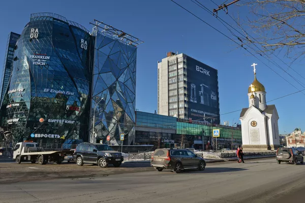 Nhà nguyện Thánh Nicholas và tòa nhà – nụ hoa trên đại lộ Krasnyi ở Novosibirsk Nhà nguyện Thánh Nicholas và tòa nhà – nụ hoa trên đại lộ Krasnyi ở Novosibirsk - Sputnik Việt Nam