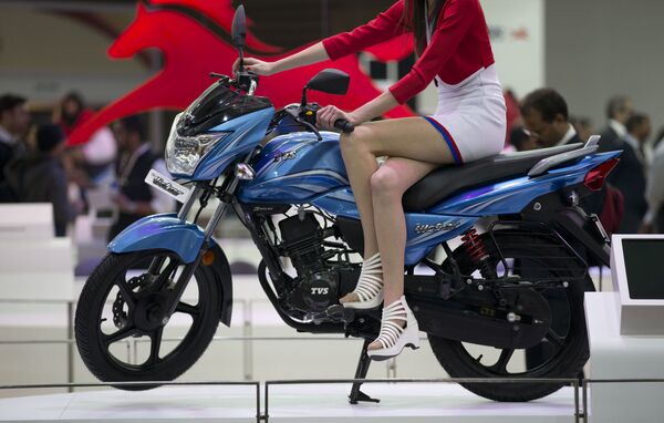 Xe Ấn Độ TVS Victor Motorcycle tại Indian Auto Expo 2016 - Sputnik Việt Nam