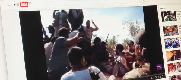 BBC công bố video mới về những phút cuối đời của tổng thống Muammar Gaddafi BBC công bố video mới về những phút cuối đời của tổng thống Muammar Gaddafi - Sputnik Việt Nam