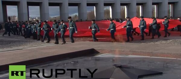 Bản sao lá cờ Chiến thắng lớn nhất trên đồi Poklonnaya - Sputnik Việt Nam