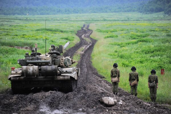 Tổ lái xe tăng T-90 ở Bắc Ossetia - Sputnik Việt Nam