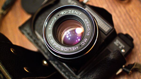 Máy ảnh Zenit-ET với ống kính Helios-44m-6 do Liên Xô chế tạo - Sputnik Việt Nam