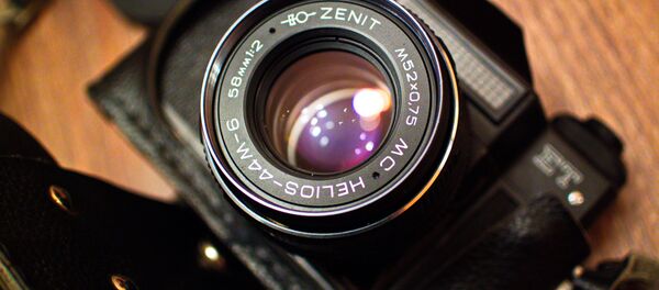 Máy ảnh Zenit-ET với ống kính Helios-44m-6 do Liên Xô chế tạo Máy ảnh Zenit-ET với ống kính Helios-44m-6 do Liên Xô chế tạo - Sputnik Việt Nam