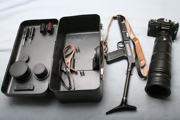 Súng-máy ảnh Fotosnayper FS-12 với máy ảnh Zenit do Liên Xô chế tạo Súng-máy ảnh Fotosnayper FS-12 với máy ảnh Zenit do Liên Xô chế tạo - Sputnik Việt Nam