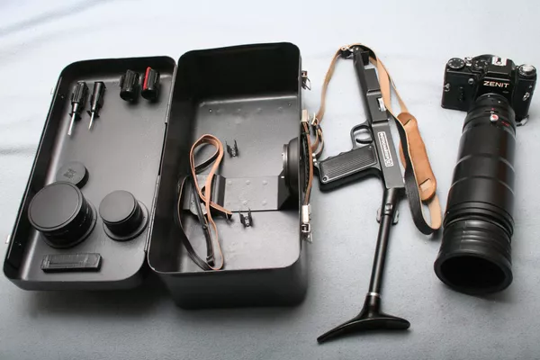 Súng-máy ảnh Fotosnayper FS-12 với máy ảnh Zenit do Liên Xô chế tạo Súng-máy ảnh Fotosnayper FS-12 với máy ảnh Zenit do Liên Xô chế tạo - Sputnik Việt Nam