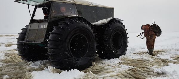 Màn trình diễn của xe địa hình lưỡng cư Sherp trên bờ hồ Ladoga, tỉnh Leningrad. Màn trình diễn của xe địa hình lưỡng cư Sherp trên bờ hồ Ladoga, tỉnh Leningrad. - Sputnik Việt Nam