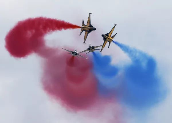 Nhóm thuật lái nhào lộn “Hắc ưng” của Không quân Hàn Quốc tại lễ khai mạc Singapore Airshow 2016. Nhóm thuật lái nhào lộn “Hắc ưng” của Không quân Hàn Quốc tại lễ khai mạc Singapore Airshow 2016. - Sputnik Việt Nam