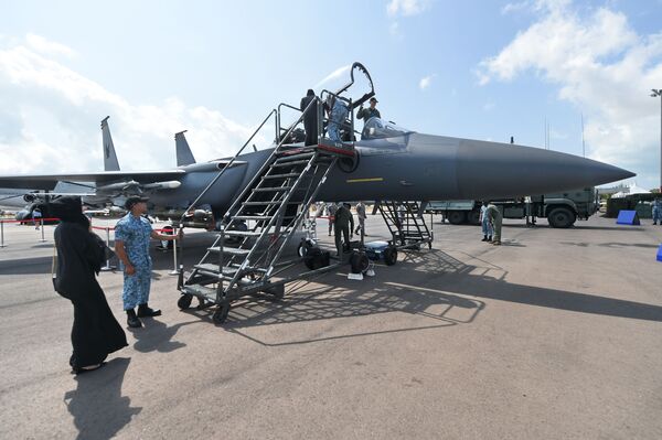 Chiến đấu cơ F-15SG trước khi trình diễn tại Singapore Airshow 2016. - Sputnik Việt Nam