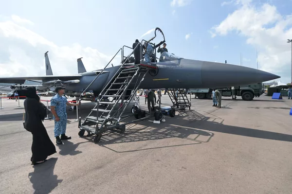 Chiến đấu cơ F-15SG trước khi trình diễn tại Singapore Airshow 2016. Chiến đấu cơ F-15SG trước khi trình diễn tại Singapore Airshow 2016. - Sputnik Việt Nam