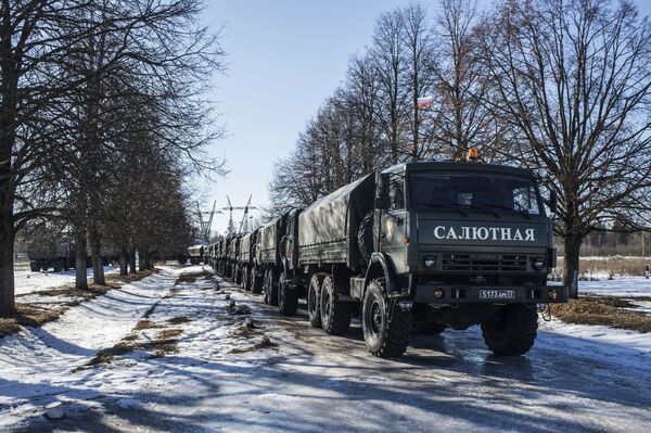 Pháo 2A85 trên xe KAMAZ của Tiểu đoàn pháo số 449, Quân khu phía Tây. - Sputnik Việt Nam