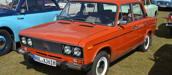 Экспортный вариант автомобиля ВАЗ-2106 Lada-1600 на выставке в Европе - Sputnik Việt Nam