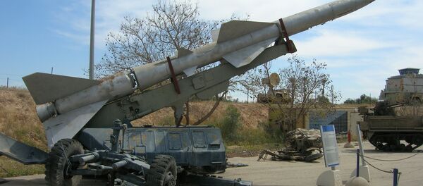 Tên lửa của Liên Xô S-75 Dvina Tên lửa của Liên Xô S-75 Dvina - Sputnik Việt Nam