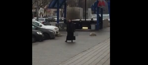 Bắt nữ sát thủ choàng khăn trùm cắt đầu trẻ - Sputnik Việt Nam