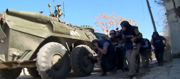 Các nhà báo Nga và nước ngoài thoát khỏi vụ pháo kích ở Syria - Sputnik Việt Nam