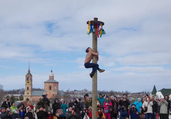 Vui chơi trong lễ Maslenitsa ở thành phố Suzdal Vui chơi trong lễ Maslenitsa ở thành phố Suzdal - Sputnik Việt Nam