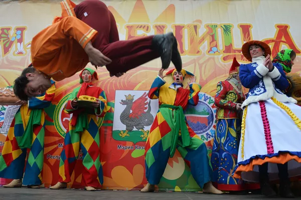 Các nghệ sĩ trong lễ hội “Maslenitsa rộng mở - 2016” ở Kazan Các nghệ sĩ trong lễ hội “Maslenitsa rộng mở - 2016” ở Kazan - Sputnik Việt Nam