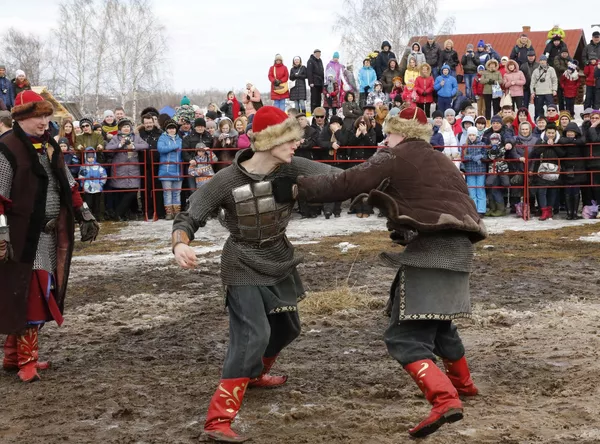 Vui chơi trong lễ Maslenitsa ở thành phố Suzdal Vui chơi trong lễ Maslenitsa ở thành phố Suzdal - Sputnik Việt Nam