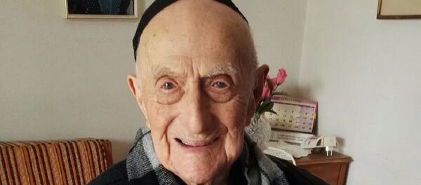 Cựu tù nhân trại tập trung Auschwitz cụ Yisrael Kristal - Sputnik Việt Nam