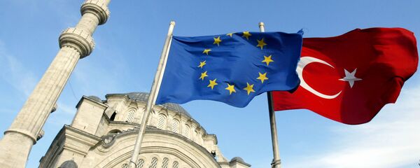 Lá cờ Thổ Nhĩ Kỳ và EU - Sputnik Việt Nam