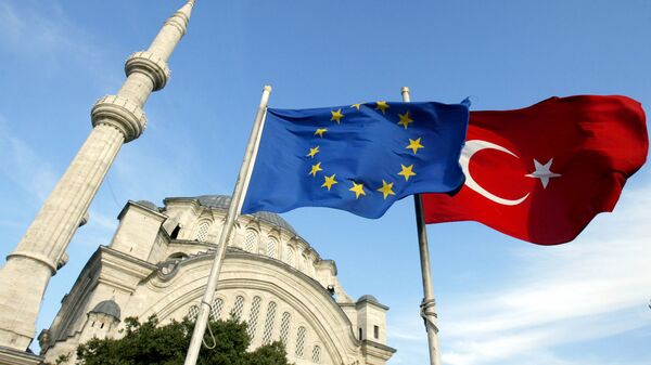 Lá cờ Thổ Nhĩ Kỳ và EU - Sputnik Việt Nam