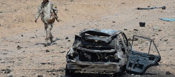 Một chiến sĩ đội dân quân Chim ưng sa mạc ở cửa ngõ Palmyra - Sputnik Việt Nam