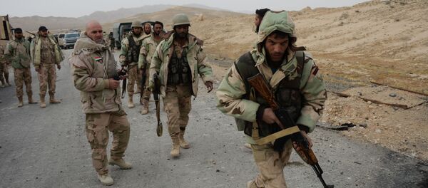 Binh lính quân đội Syria Ả Rập và dân quân Đại bàng sa mạc ở vùng ngoại ô của Palmyra - Sputnik Việt Nam