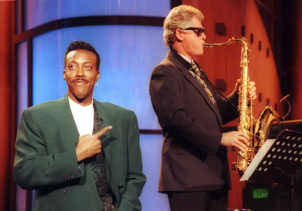 Tổng thống Hoa Kỳ Bill Clinton chơi kèn saxophone trong một chương trình truyền hình, năm 1992 Tổng thống Hoa Kỳ Bill Clinton chơi kèn saxophone trong một chương trình truyền hình, năm 1992 - Sputnik Việt Nam