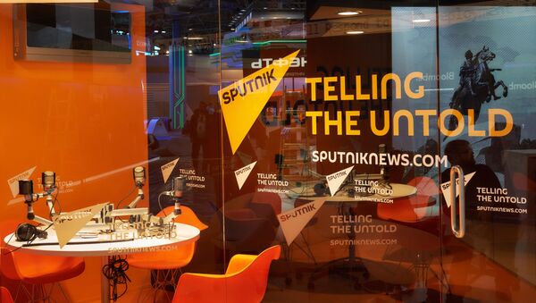 Павильон информационного агентства Sputnik перед открытием Петербургского международного экономического форума 2015 - Sputnik Việt Nam