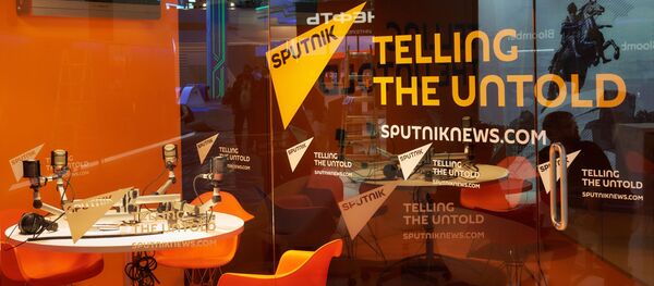 Павильон информационного агентства Sputnik перед открытием Петербургского международного экономического форума 2015 - Sputnik Việt Nam