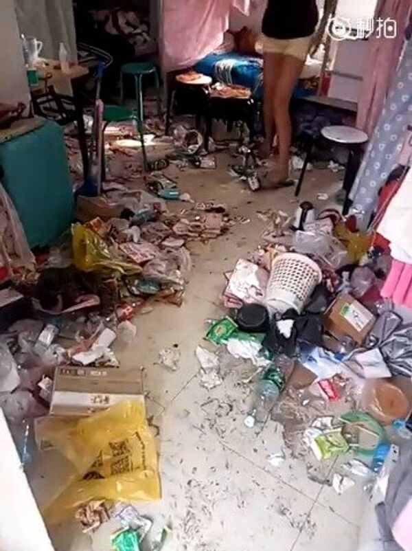 Ký túc xá nữ bẩn nhất trong lịch sử Trung Quốc - Sputnik Việt Nam