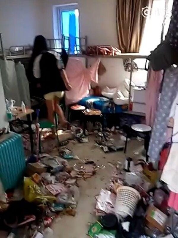 Ký túc xá nữ bẩn nhất trong lịch sử Trung Quốc - Sputnik Việt Nam